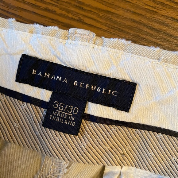 Banana Republic 35 x 30 Khaki Chino Pants - Picture 4 of 9